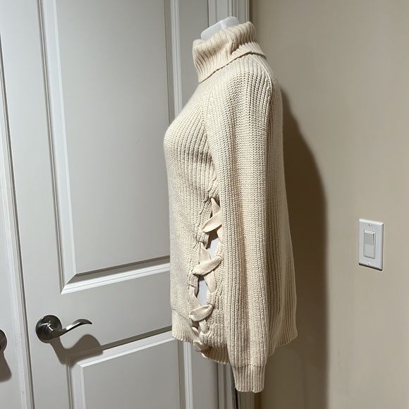 TOBI Biege Criss Cross Turtleneck Sweater - Picture 4 of 9